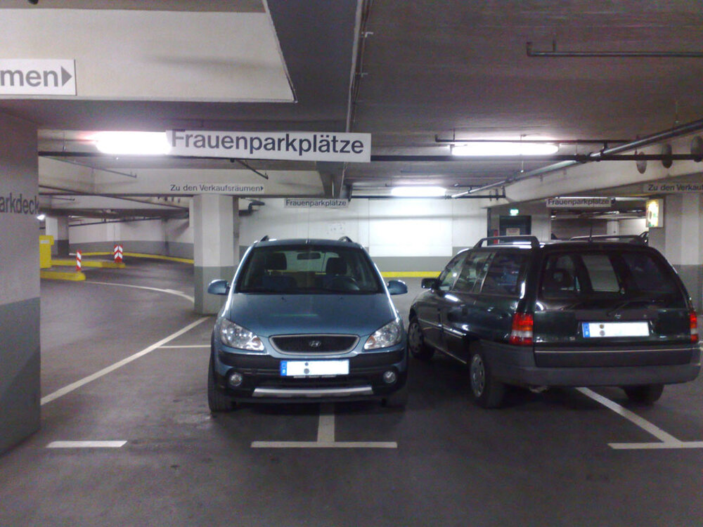 frauenparkplatz.thumb.jpg.da0797bf40477f9e2c188406a4c32dc4.jpg