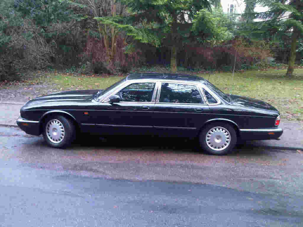 jag05.thumb.jpg.8c1b18dfe16f3288900e5f8031d360c1.jpg