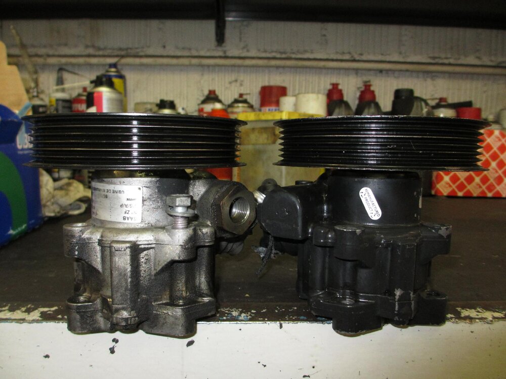 linksOrignalpumperechts2.Tauschpumpe.thumb.jpg.da6d0b19ec6e9f307dc5cec622f70533.jpg