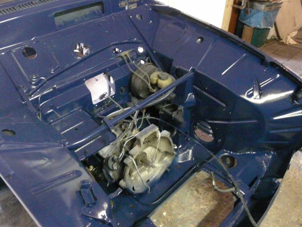 motorraumlackiert.thumb.jpg.5ef4ac626d2aa74fae07f5acbd9892cd.jpg
