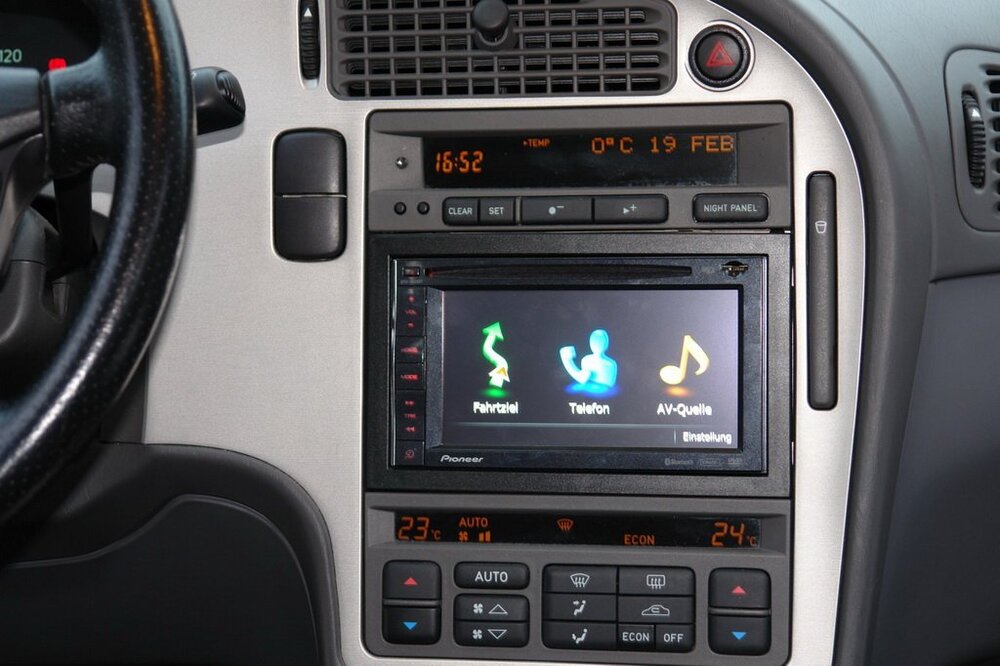 phoca_thumb_l_Saab-9_3-Pioneer-AVIC-Navigationssystem_03.thumb.jpg.f95277cf6427e3964719e889cd02aeb7.jpg