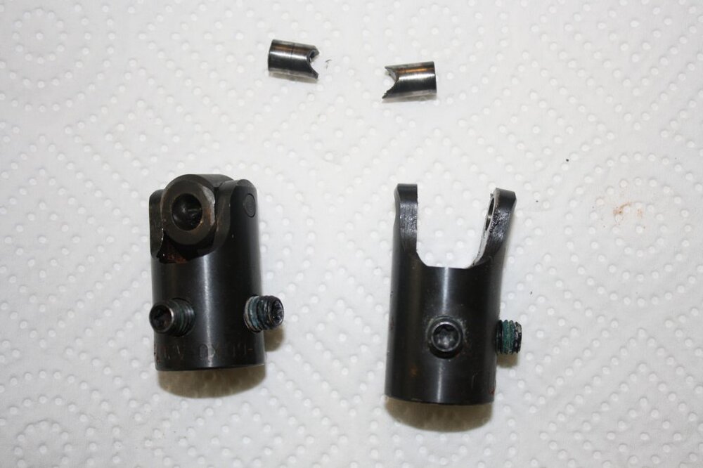 saab_kardangelenk_01.thumb.jpg.8a58d15a4ca0c39894d5b5fa7572f701.jpg