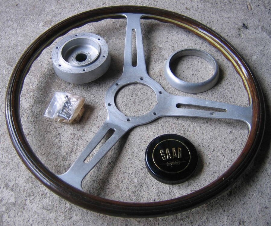 saab_lenkrad.thumb.jpg.d64bfdcdd2614dcd4cbaf7813b1b3cba.jpg