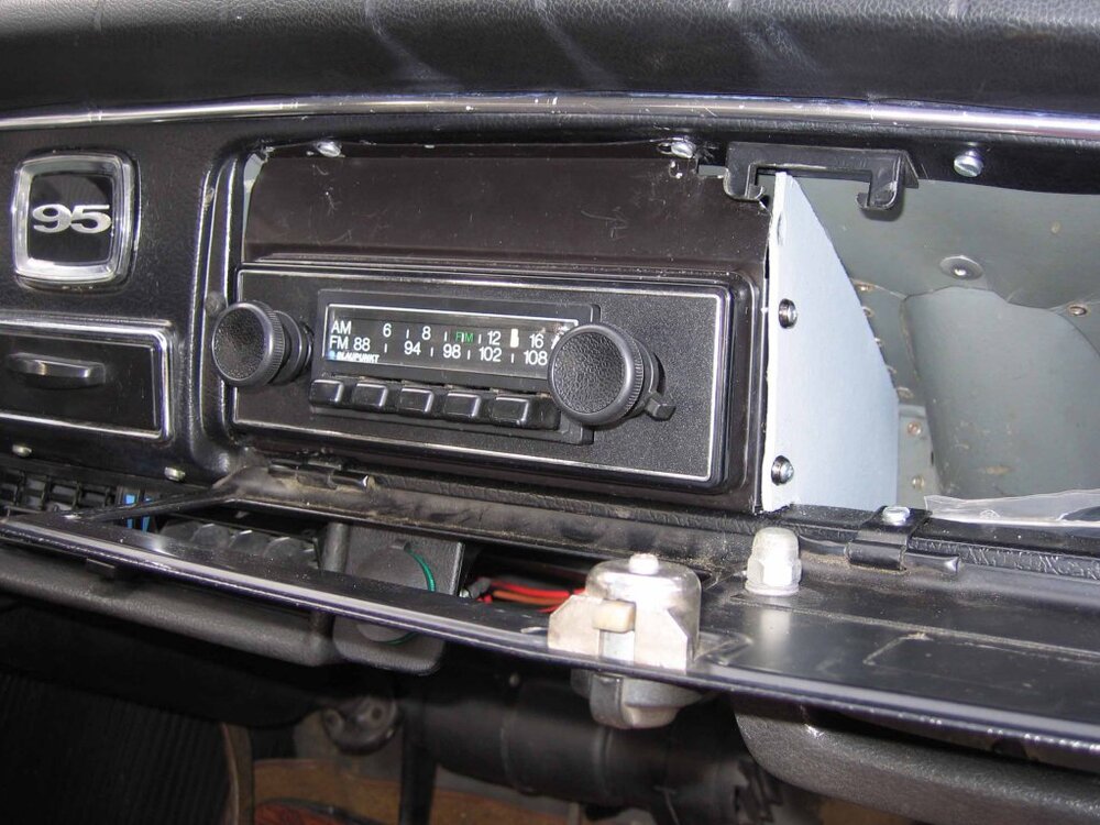 saab_radio.thumb.jpg.d8b6f47df58e2f72726a323d2fc1eeb2.jpg