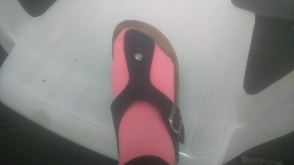 sandalen_socken.thumb.JPG.8861c485596b85470ecb9f165deca6de.JPG