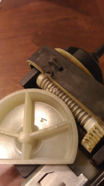 scheinwerfermotor1.thumb.jpg.519f2d4998f5f0401e4d6a245710ceaf.jpg