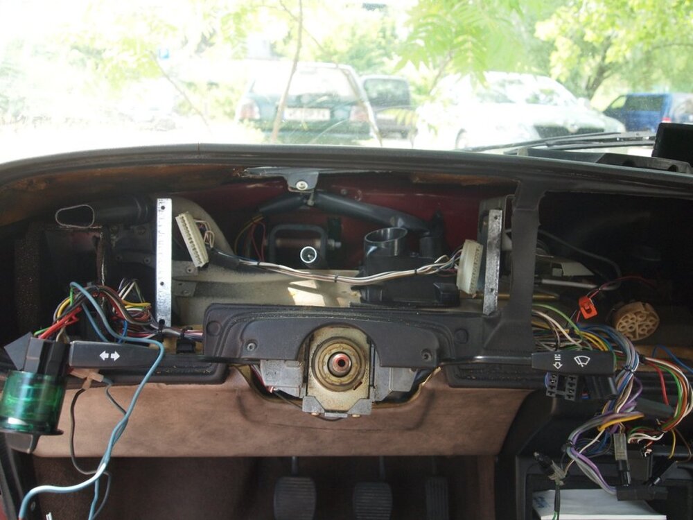 sedan_9.thumb.jpg.193ef02b4cfcd55399f5f2d308484ecf.jpg