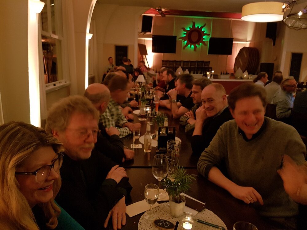 stammtisch.thumb.jpg.89b751877eb02ad2efc3a4da40917799.jpg