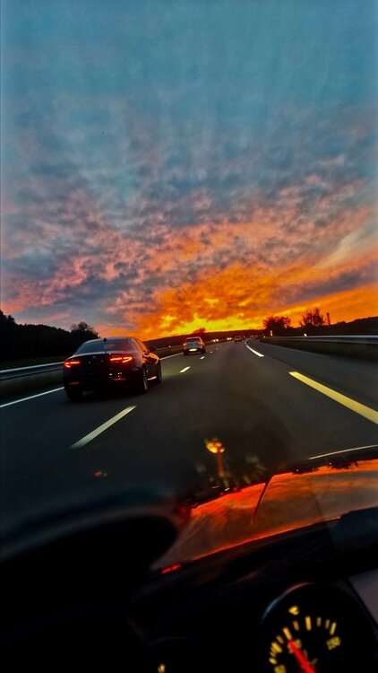 sunset_1.3.1.thumb.jpg.3ea1db96a360ea7aa8c762538efb49fd.jpg