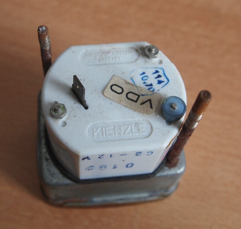 uhr_2.thumb.JPG.69b5974ae823e7b5d3d9f9aa33182857.JPG