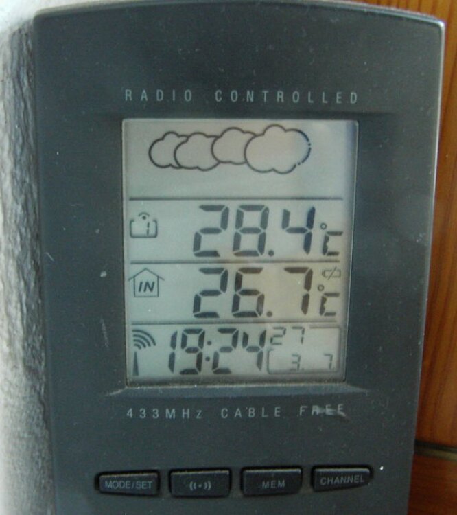 wetterstation.thumb.jpg.6b1864a2aa51160999babd8a93f40fbd.jpg