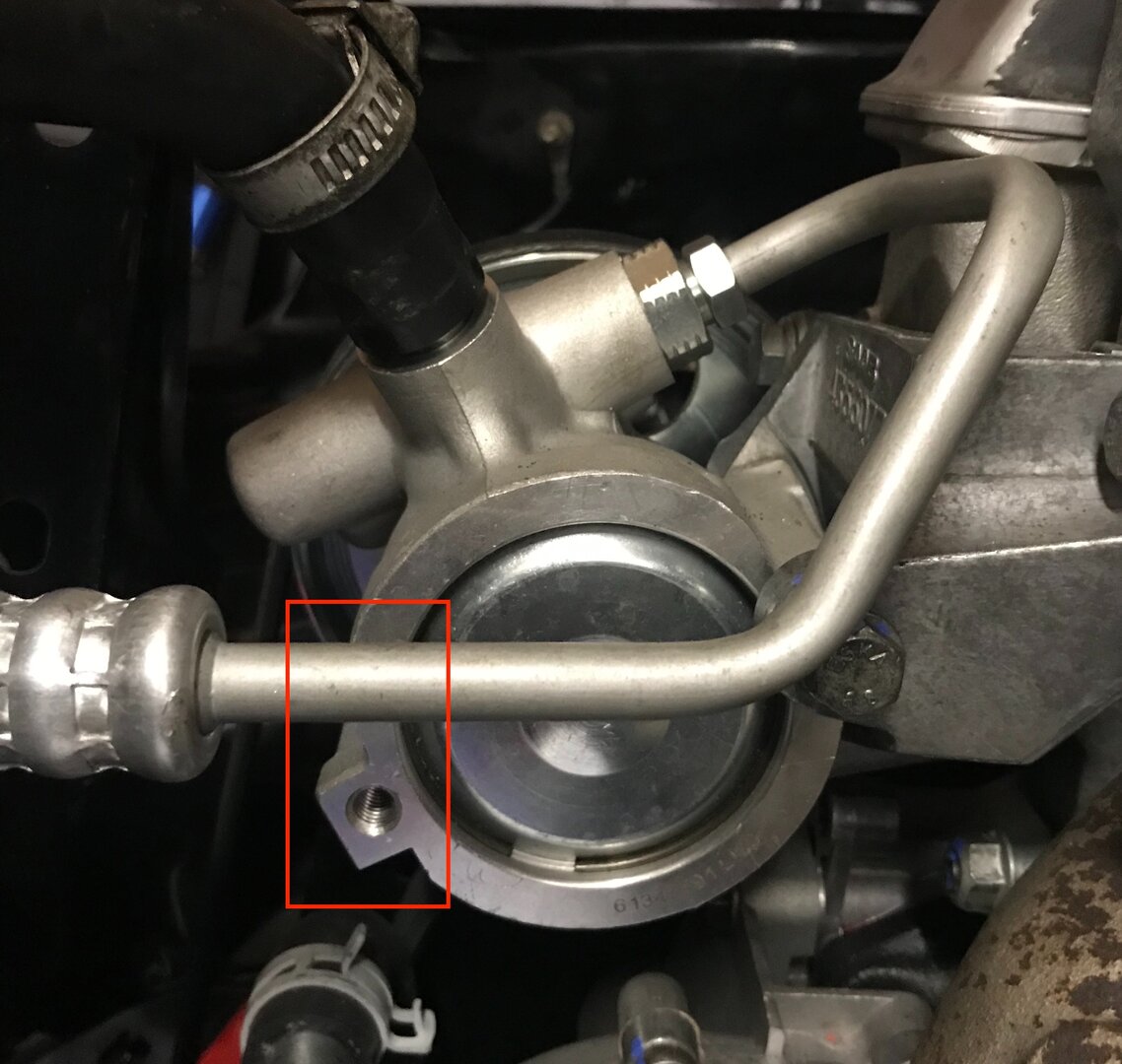 Servolenkung Befestigung Druckschlauch an der Servopumpe