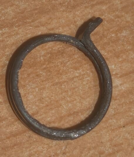 Feder im Schloss v. Kofferrraumdeckel Lim.