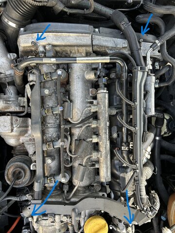 Befestigungspunkte Motorabdeckung TTiD 2008.JPG