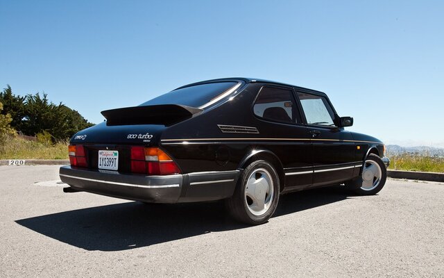 1979-1994-Saab-900-rear-right-side-view.jpg
