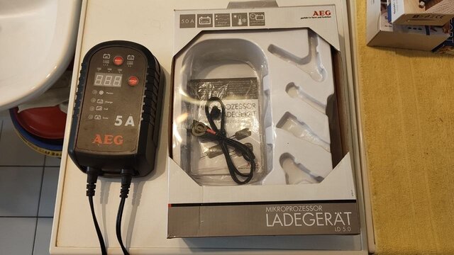Batterieladegerät.jpg